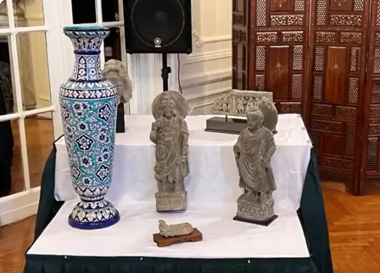 TThe stolen Pakistani cultural artifacts. 