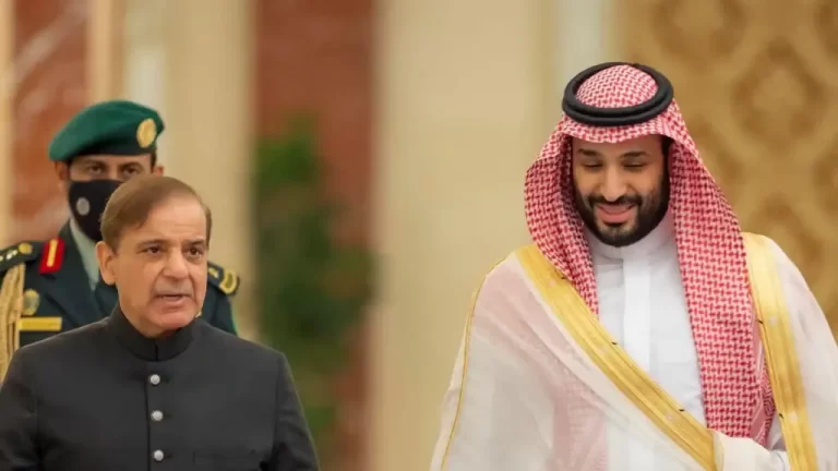 Prime Minister of Pakistan (L) meets his Saudi (R) counterpart