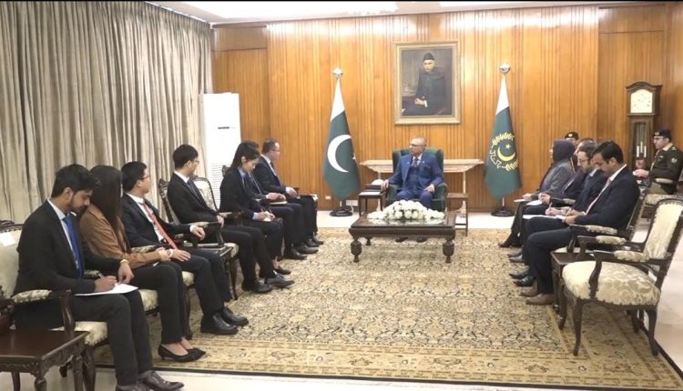 The President of Pakistan, Dr. Arif Alvi in meeting with The General Manager of China Energy International Group Co. Ltd. Lyu Xiufeng, and his delegation.