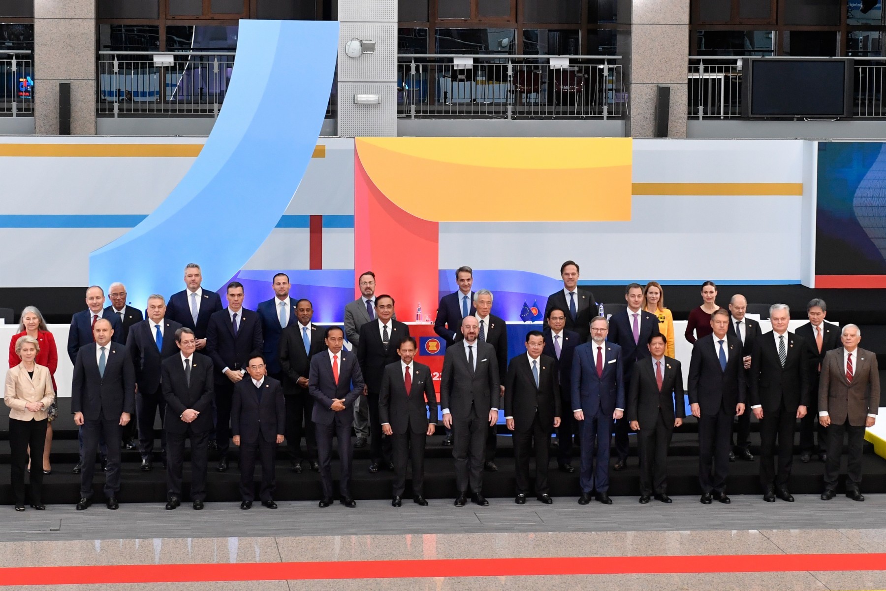 On December 14, 2022, at the European Council offices in Brussels, heads of state gather for a family photo prior to the EU-ASEAN summit.