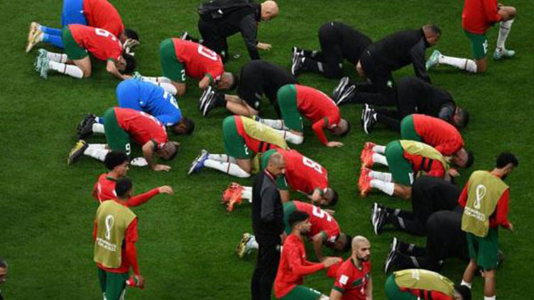 The football team of Morocco offered "prostration of thanks on the ground"