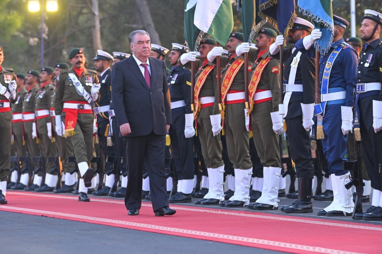 Tajikistan's President inspecting Guard of Honor at PM house Pakistan.
