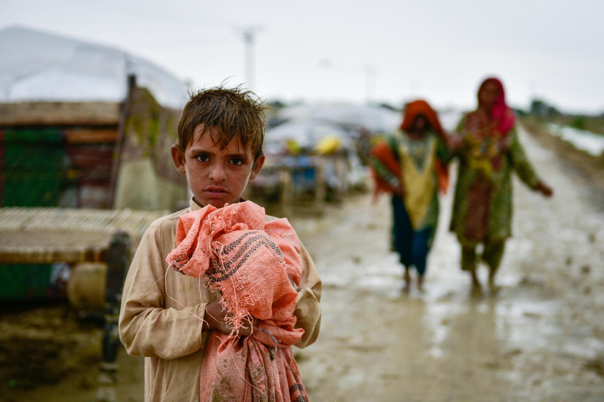 Pakistan will co-chair a UN conference for the flood victims' help.