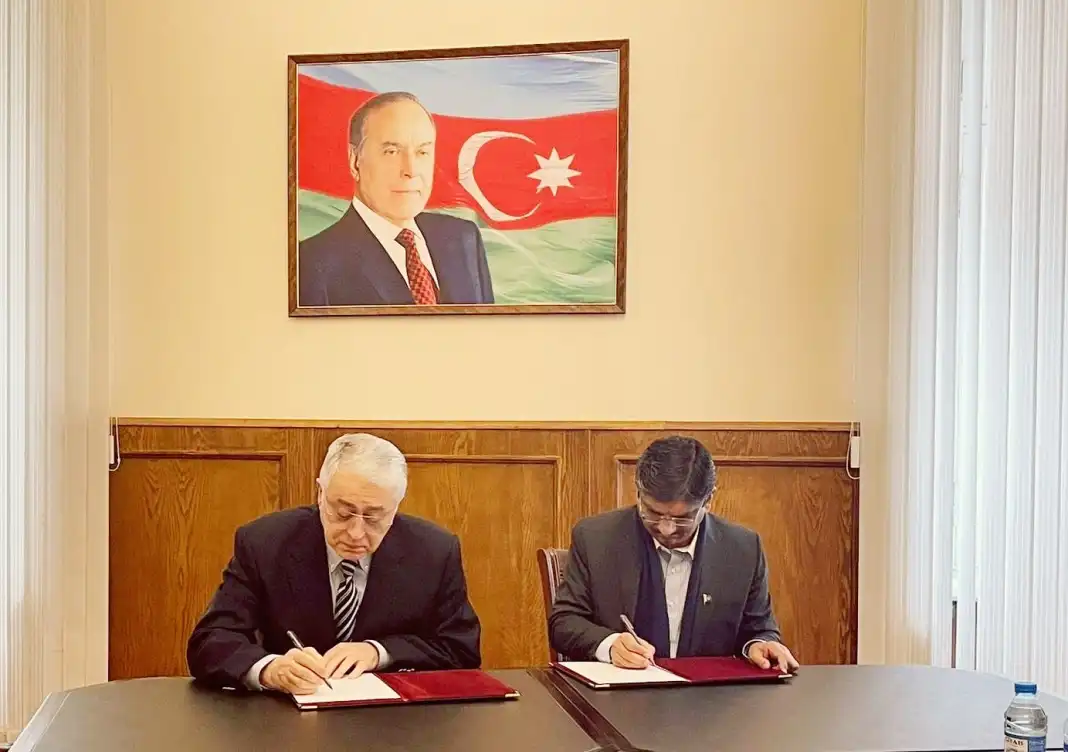Chairman Niyaz Alizadeh (Left), and the Chairman Muhammad Asif Noor (Right) signing agreement.
