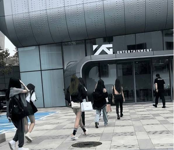 Trainees rumoured to be part of BABYMONSTER entering YG building