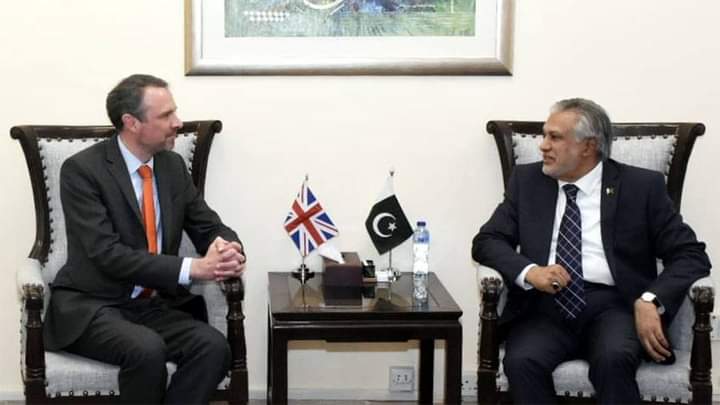 Ishaq Dar, Finance Minister of the Pakistan government (R) and British Acting High Commissioner Andrew Dalgleish (L).