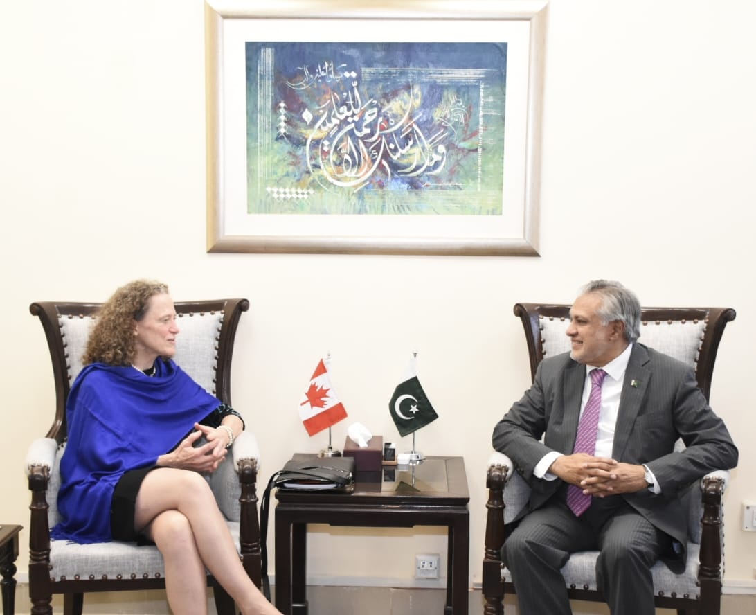 Leslie Scanlon, High Commissioner of Canada (L) and Finance Minister Senator Mohammad Ishaq Dar (R).