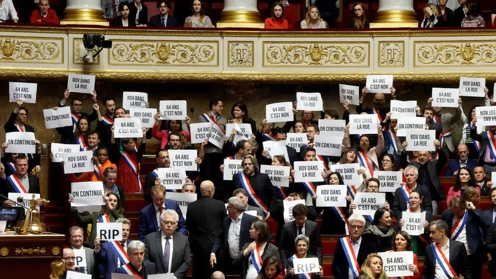 French government, No Confidence vote,