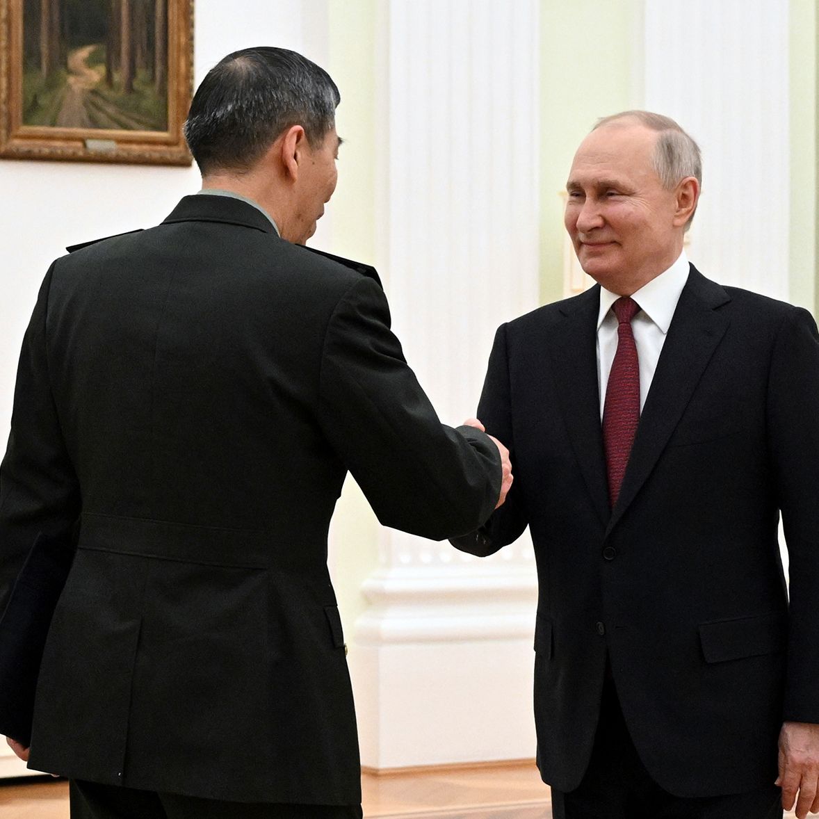 Chinese Defense Minister Meets Putin