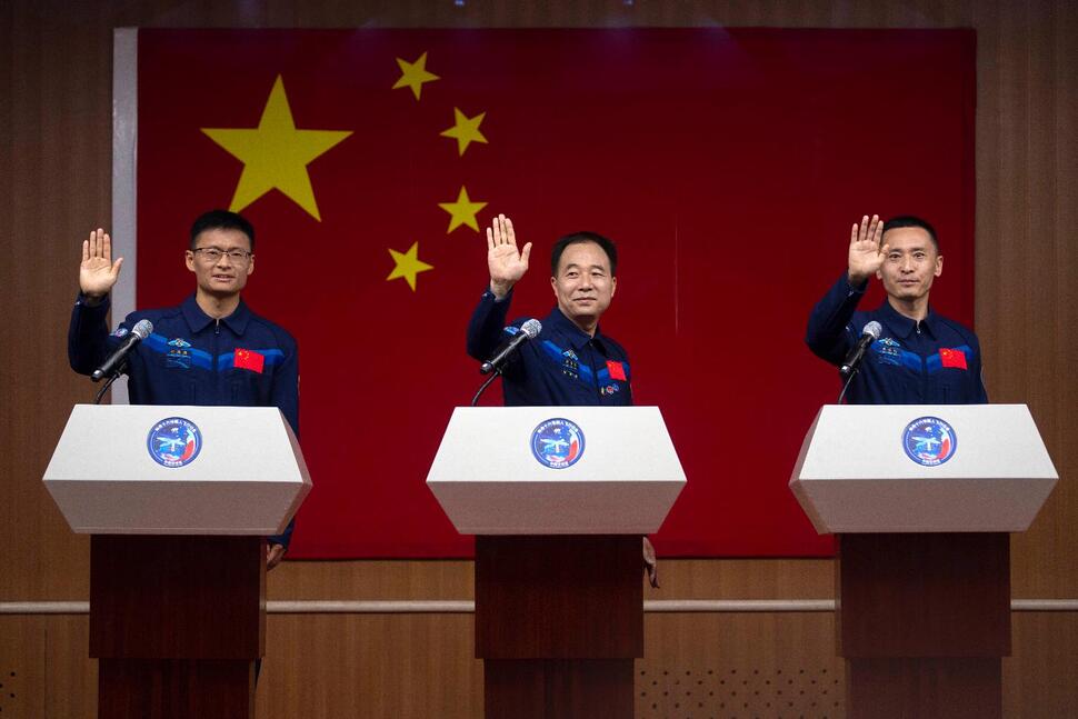 China intends to land astronauts