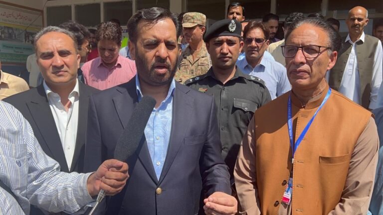 Govt stands shoulder to shoulder with its wounded citizens, Kamal
