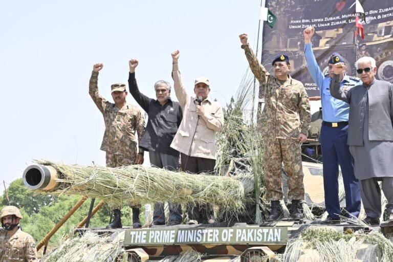 PM lauds frontline troops for morale, professionalism, and readiness