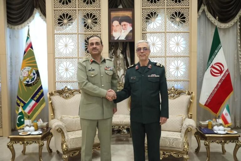 Field Marshal Pakistan visits General Staff HQ in Iran