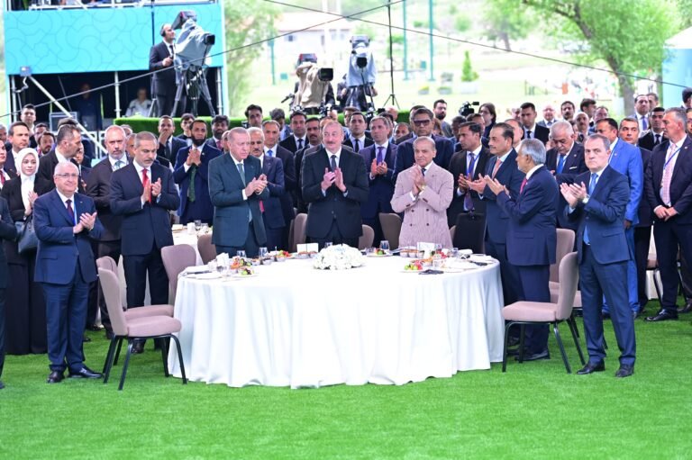 PM urges unity, peace at Azerbaijan Independence Day