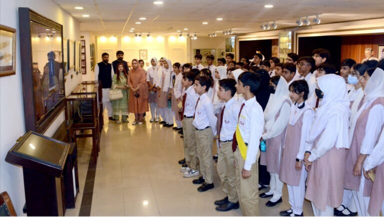 کموڈوز لرننگ فاؤنڈیشن کے طلباء کا پارلیمنٹ ہاؤس کا دورہِ