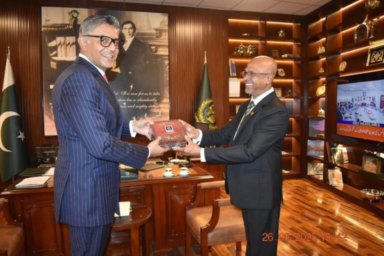 Sri Lanka new High Commissioner presents copy of his credentials