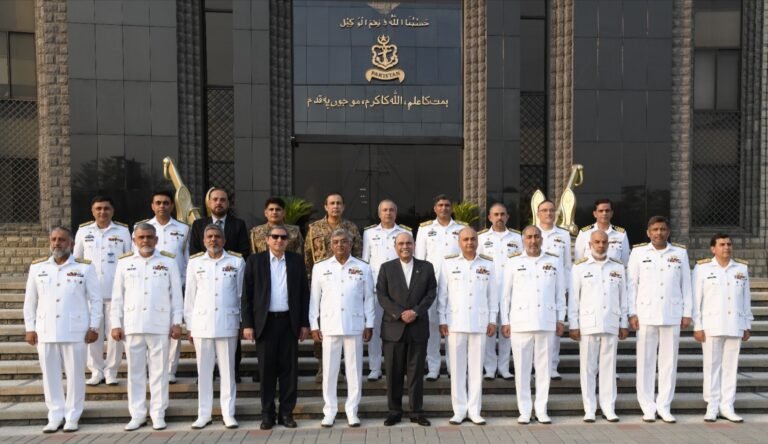 صدر پاکستان کا نیول ہیڈ کوارٹرز کا دورہ اور معرکہ حق کے دوران پاک بحریہ نے ناقابل تسخیر دفاع کیا