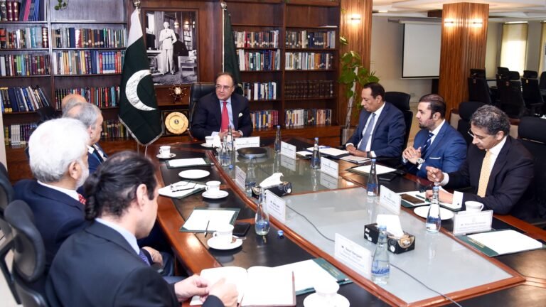 Govt values input from business & industry leaders, Senator Aurangzeb