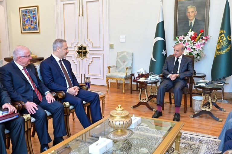 وزیراعظم سے ترک وزیر خارجہ اور وزیر دفاع کی ملاقات