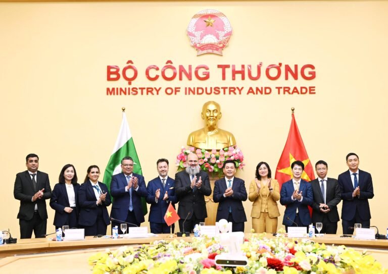 Pak-Vietnam open new trade era, plan strategic economic partnership