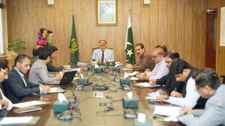 Minister planning voiced concern over shrinking farmland in Pakistan