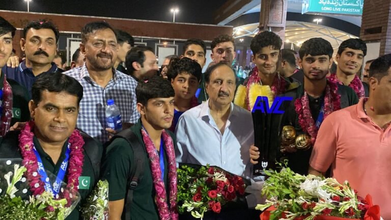پاکستان والی بال گولڈ میڈل جیتے والی ٹیم لاہور پہنچ گئی
