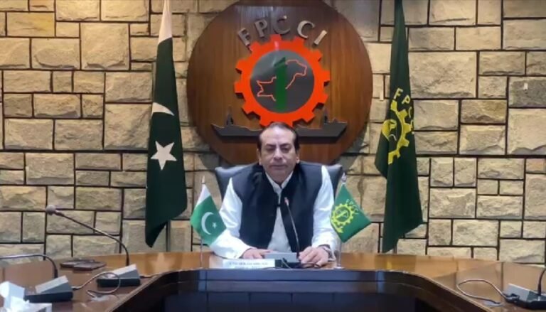 ملک بھر کی بزنس کمیونٹی اتحاد کا مظاہرہ کرے، عاطف اکرام