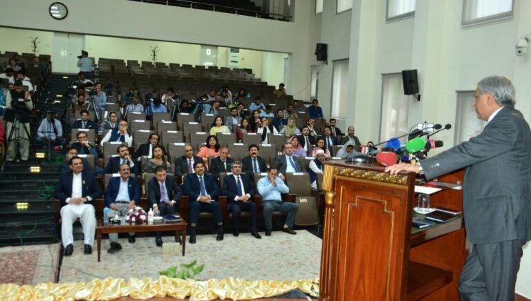 آئین پاکستان میں آرٹیکلز مساوات، آزادی اور حقوق کی ضامن ہیں، اعظم نذیر تارڑ
