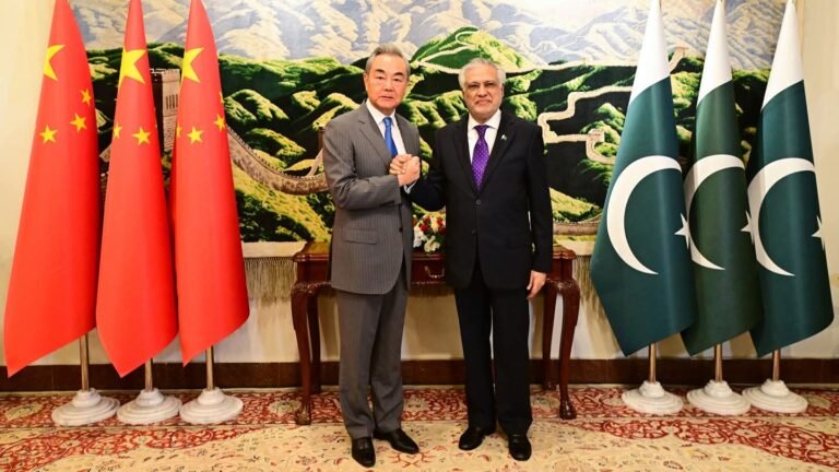 Chinese Foreign Minister arrives at Foreign Office