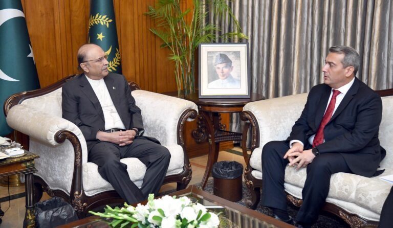 Pakistan favors peaceful dialogue to resolve disputes, Zardari