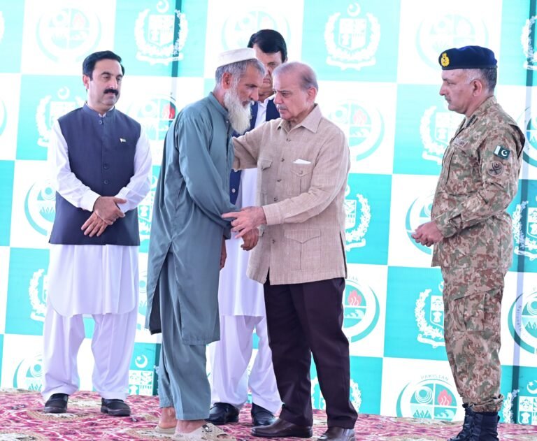 PM vows full support for recovery in flood-hit areas