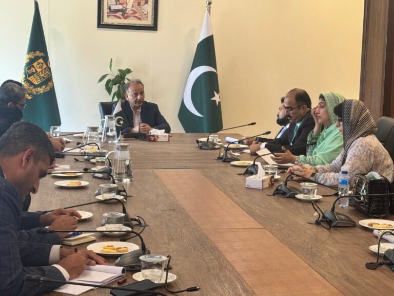 38ویں سینیئر مینجمنٹ کورس کے افسران کی وفاقی وزیر ڈاکٹر مصدق ملک سے ملاقات