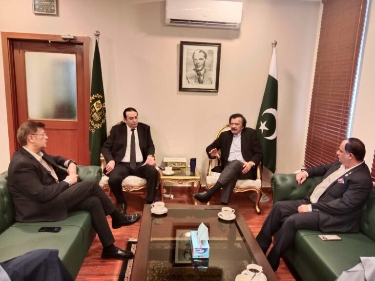 انڈسٹریلائزیشن کا فروغ ملک کو ترقی کے راستے پر گامزن کر سکتا ہے، ہارون اختر