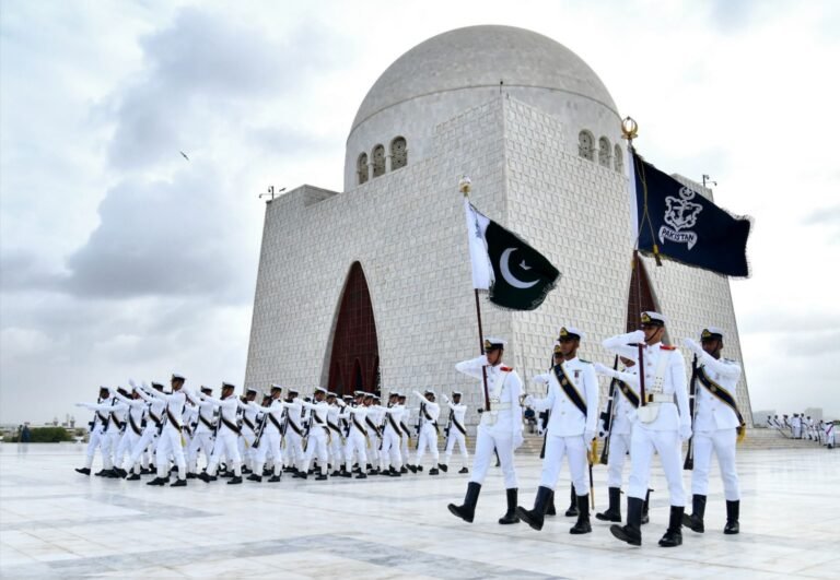 پاک بحریہ نے پاکستان کا 78واں یوم آزاد روایتی جوش و جذبے کے ساتھ منایا