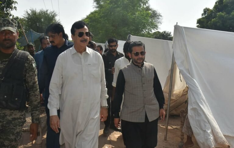 Gilani visits flooded areas, assures full support to victims