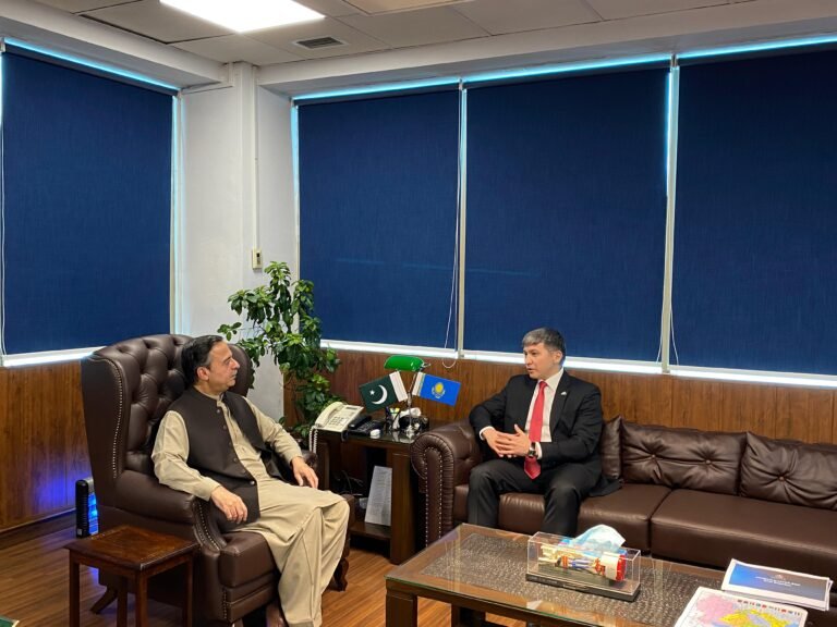 Pak-Kazakhstan discuss joint ventures to boost trade via Gwadar Ports