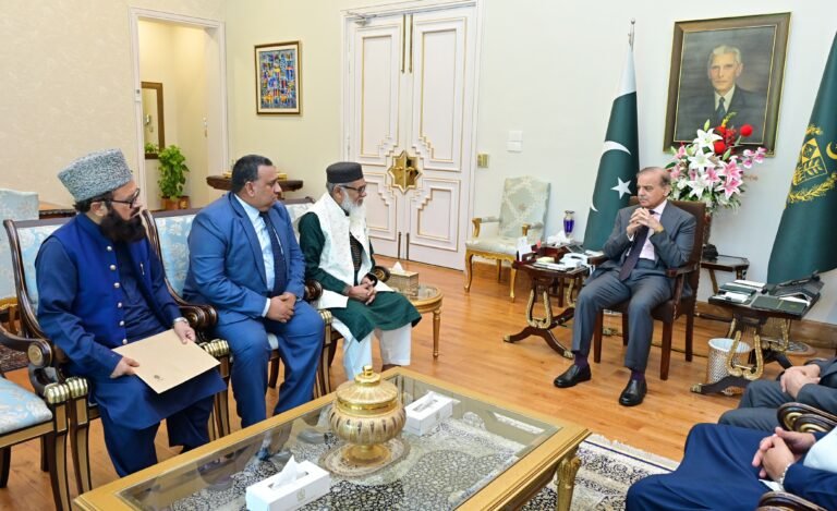 Prime Minister calls for stronger relations with Bangladesh