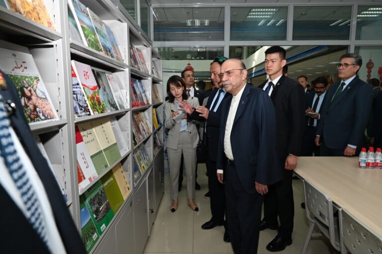 President praises Xinjiang Institute’s services for Muslims