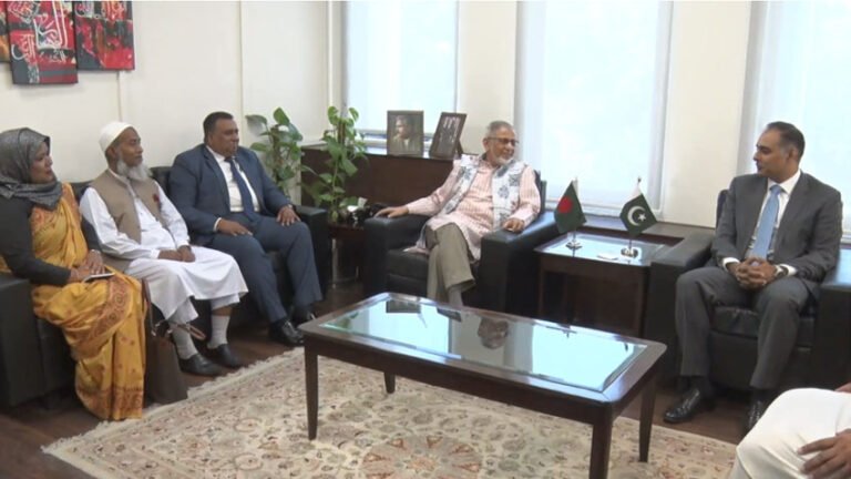 Pak, Bangladesh vow to enhance economic, diplomatic ties Pak, Bangladesh vow to enhance economic, diplomatic ties