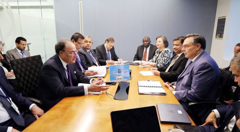 Finance Minister praises IFC’s contribution to Pakistan’s private sector