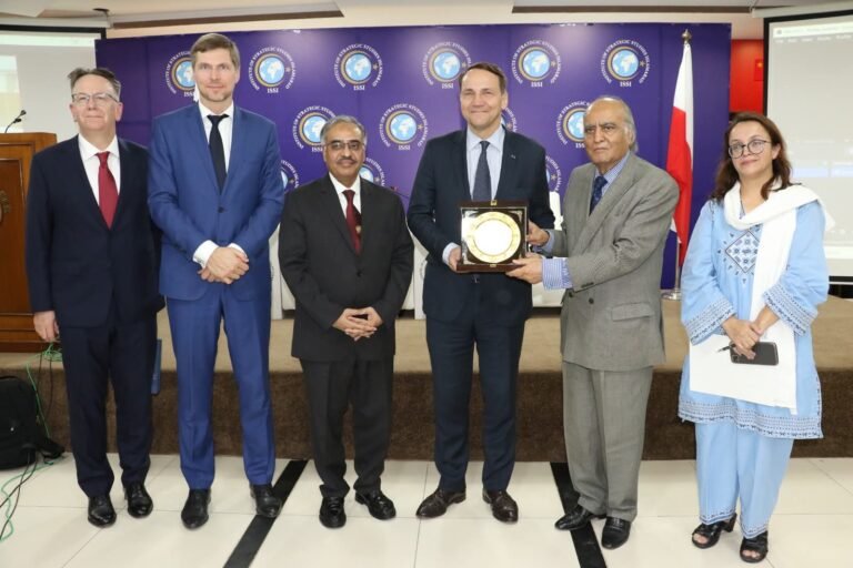 Poland ready to share development & tech expertise with Pakistan, Sikorski Poland ready to share development & tech expertise with Pakistan, Sikorski