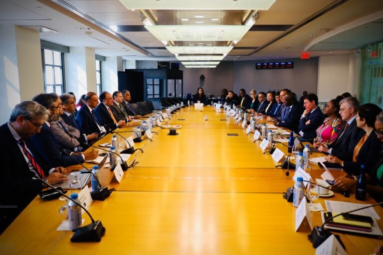 Aurangzeb wraps up IMF, World Bank talks on reforms, privatization, climate finance Aurangzeb wraps up IMF, World Bank talks on reforms, privatization, climate finance