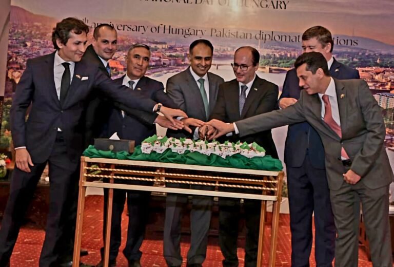 Pakistan, Hungary to Continue Joint Peace Efforts, Kayani