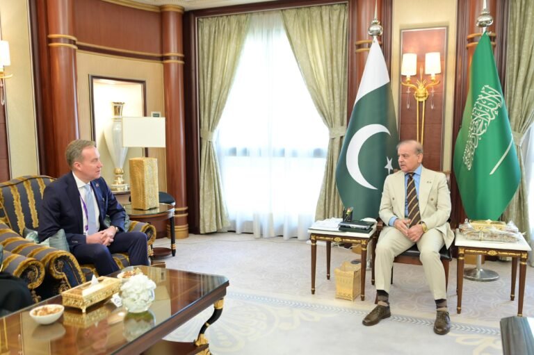 PM reaffirms commitment to strengthen ties with WEF