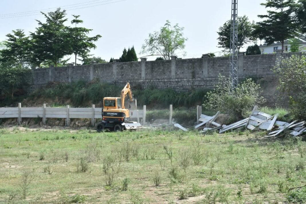 RDA Seals Illegal Structure in Bahria Town, FIR Against CEO and Others