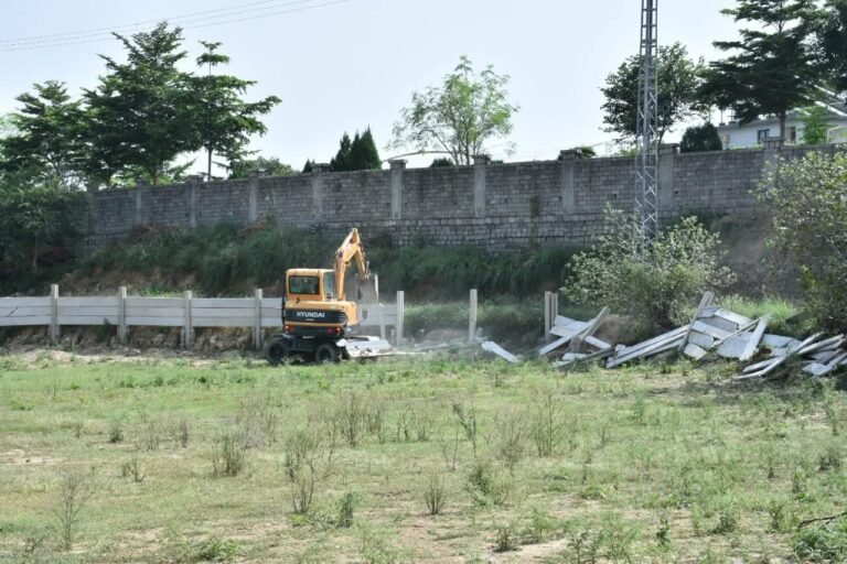 RDA Seals Illegal Structure in Bahria Town, FIR Against CEO and Others