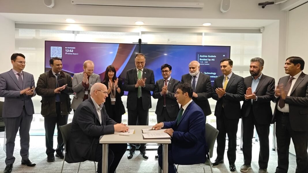 Pakistan, Cambridge agree to strengthen cooperation in education sector