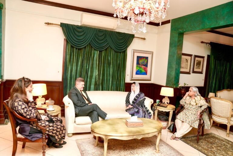 U.S. Consul General calls on The First Lady