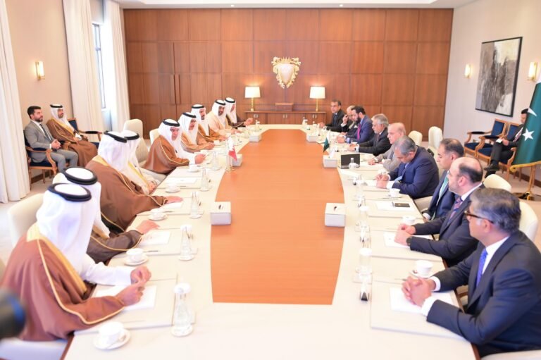 PM invites Bahraini investors to invest in diverse sectors