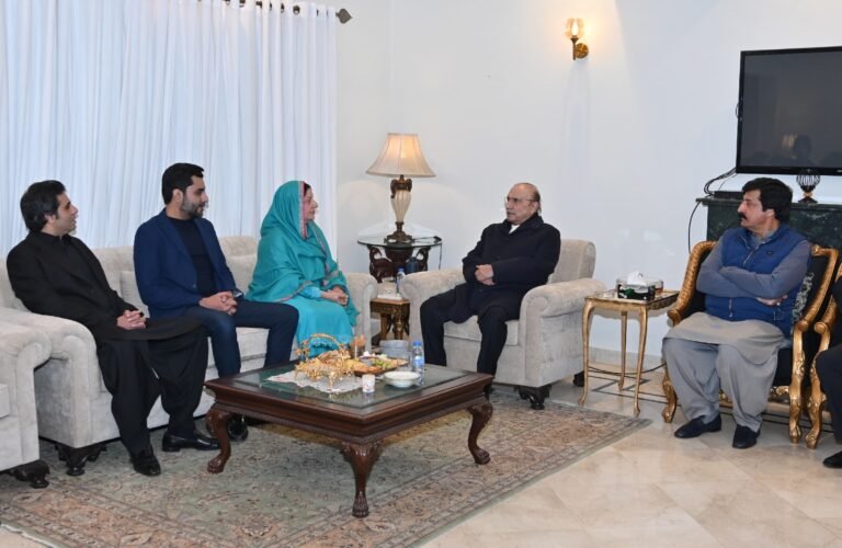 President visits residence of Samina Khalid Ghurki in Lahore